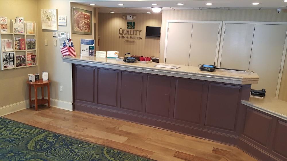 Quality Inn & Suites Conference Center Уест Честър Екстериор снимка