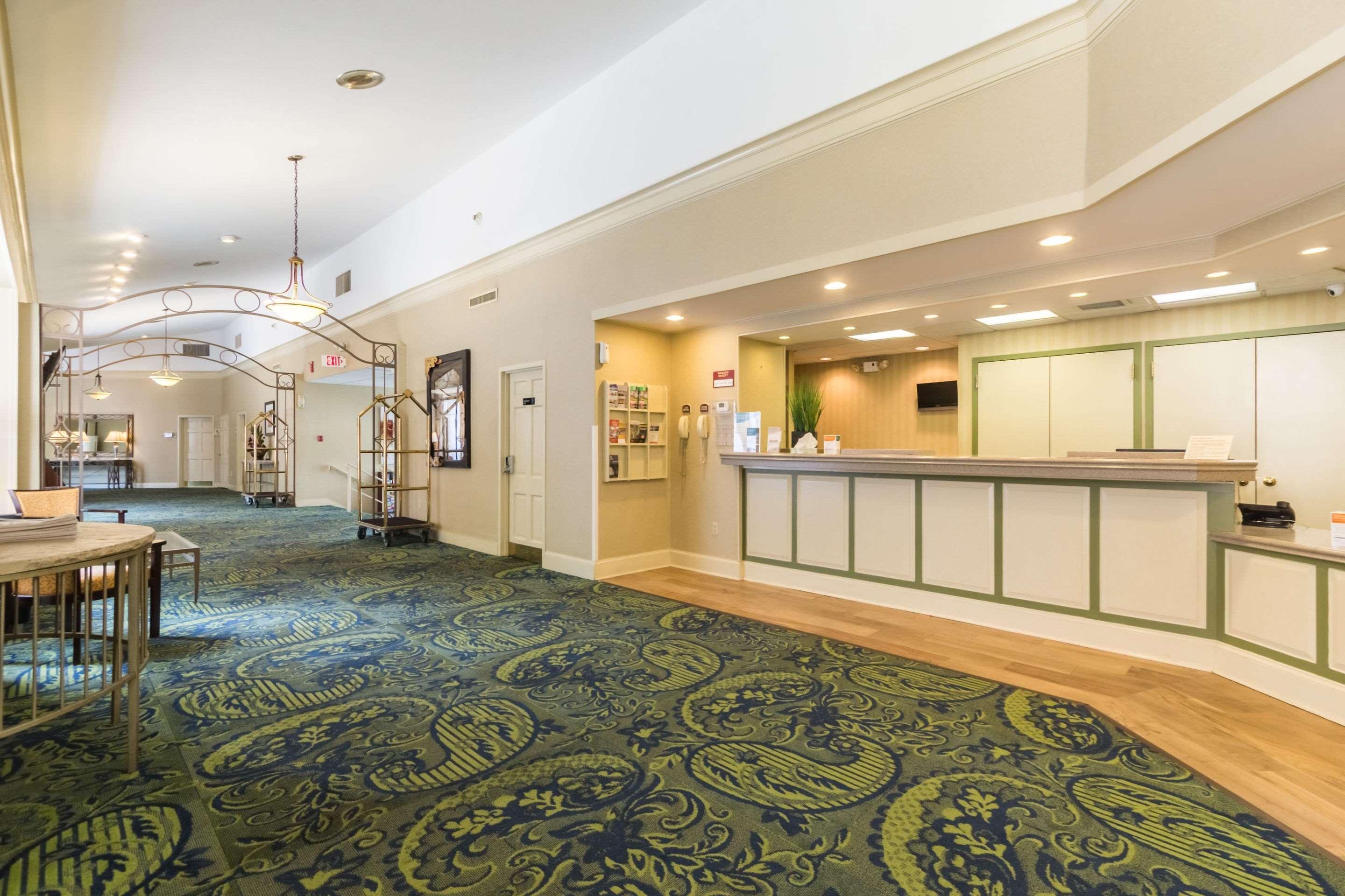 Quality Inn & Suites Conference Center Уест Честър Екстериор снимка